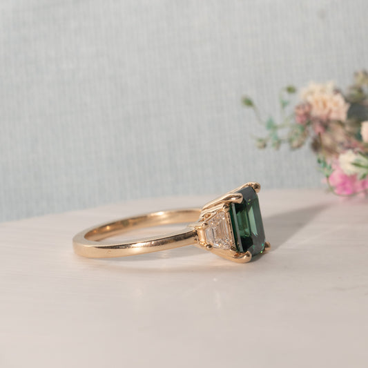 The Evelyn Ring | 2.50ct Emerald Green Moissanite & Trapezoid Lab Diamond Trilogy