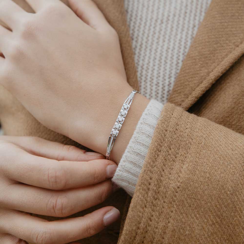 The Faith Bracelet  | 0.60ct Moissanite Petite Graduated 18k White Gold