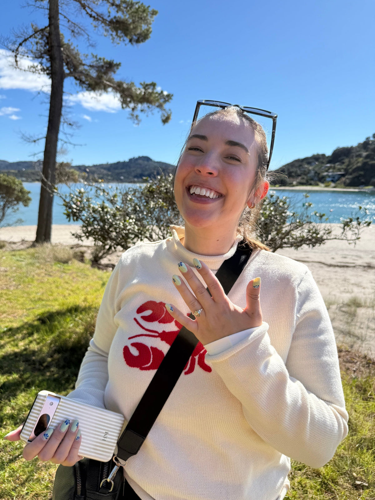 Helena showing off her Oriana ring bought from Ethica Diamonds 