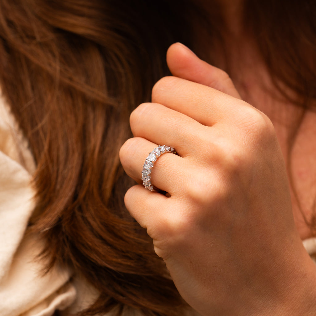 The Angelika Ring | Baguette Diamond Band