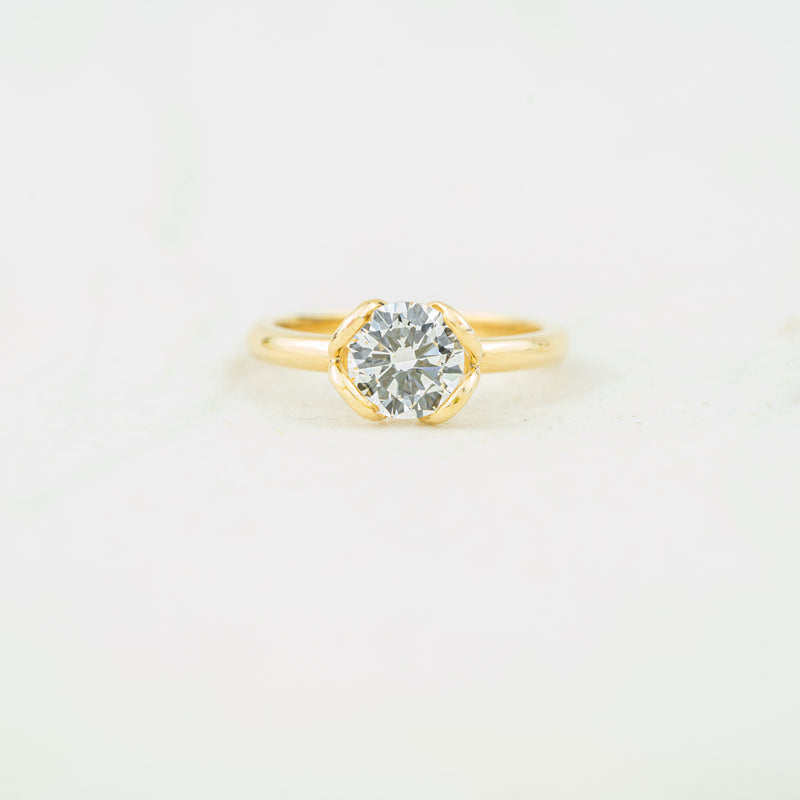 The Callis | Round Brilliant Cut Lab Diamond Petal Solitaire Engagement Ring