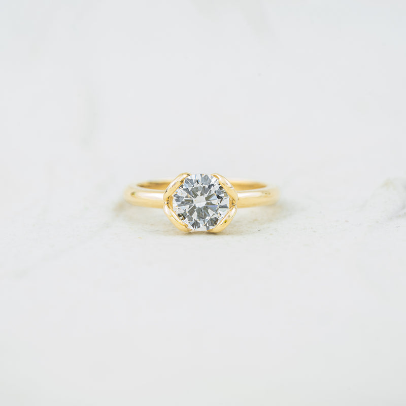 The Callis | Round Brilliant Cut Lab Diamond Petal Solitaire Engagement Ring