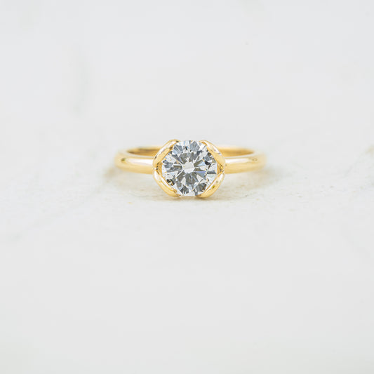 The Callis | Round Brilliant Cut Lab Diamond Petal Solitaire Engagement Ring