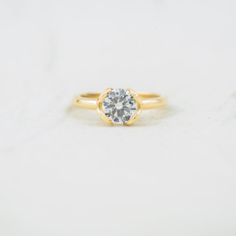 The Callis | Round Brilliant Cut Lab Diamond Petal Solitaire Engagement Ring