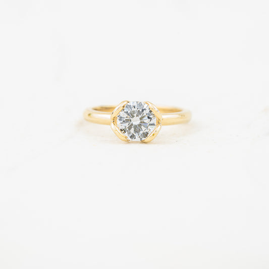 The Callis | Round Brilliant Cut Lab Diamond Petal Solitaire Engagement Ring