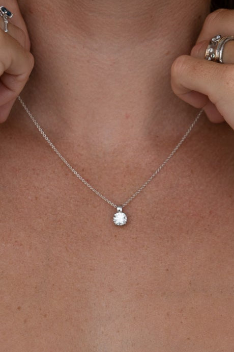 The Maura Pendant | 1.25ct D-E VVS1 Round 18k Gold Classic Solitaire
