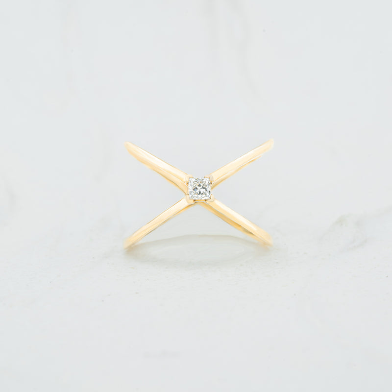 The Eleni | Princess Cut Lab Diamond Criss Cross Statement Ring
