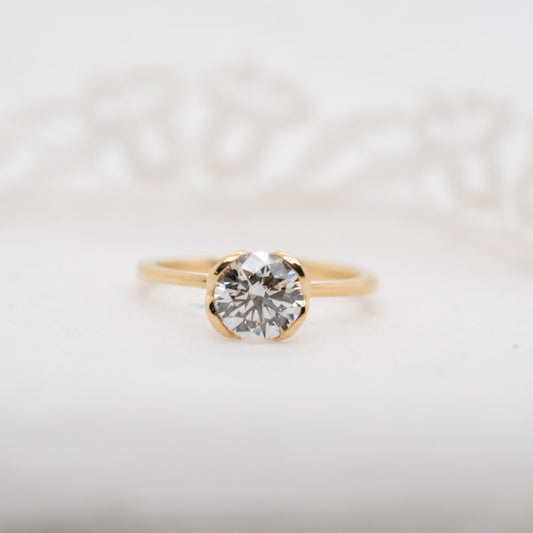 The Callis | Round Brilliant Cut Lab Diamond Petal Solitaire Engagement Ring