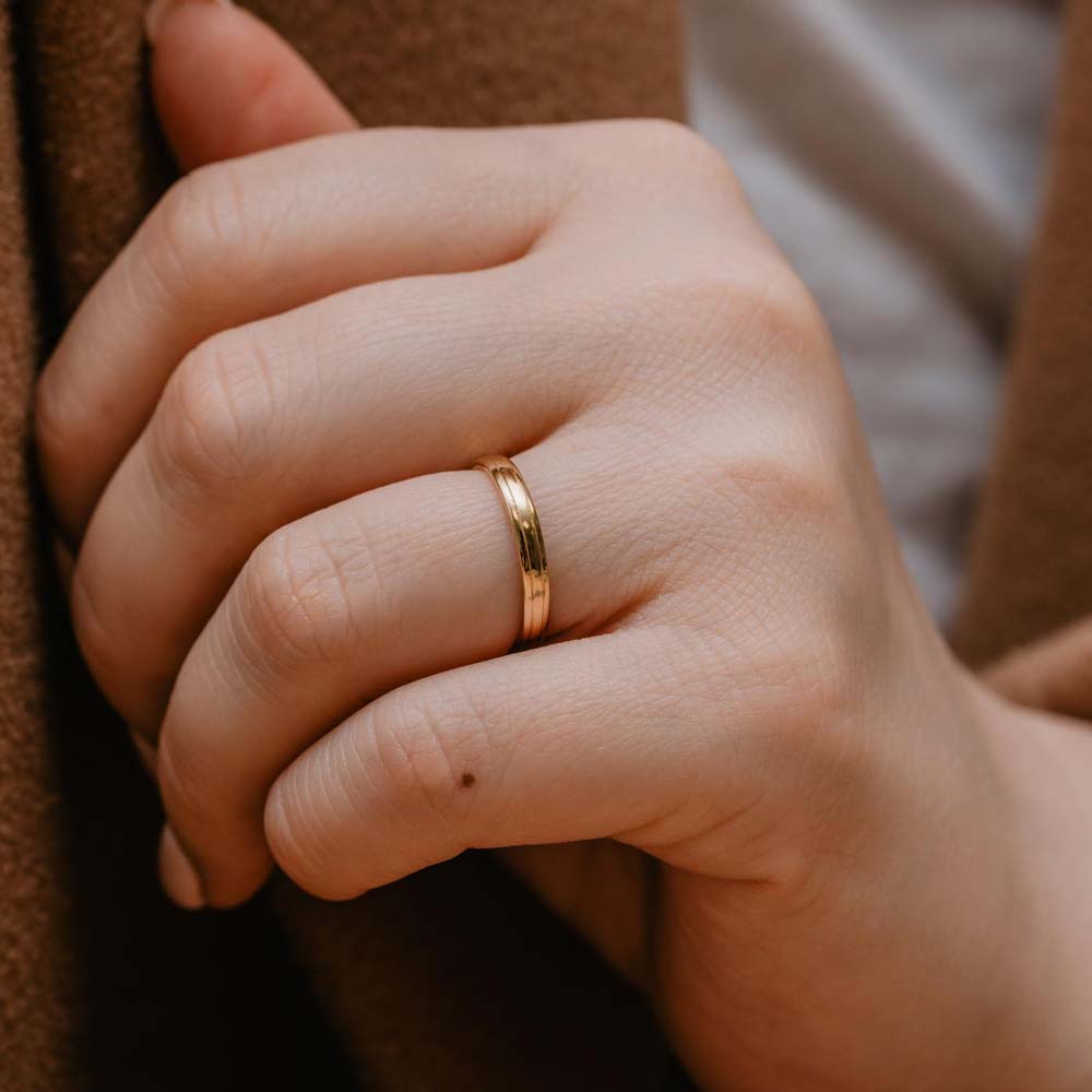 Wedding Band | 2.5mm Classic Court 18k Gold Double Groove Engraved