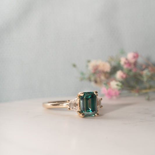 The Evelyn Ring | 2.50ct Emerald Green Moissanite & Trapezoid Lab Diamond Trilogy