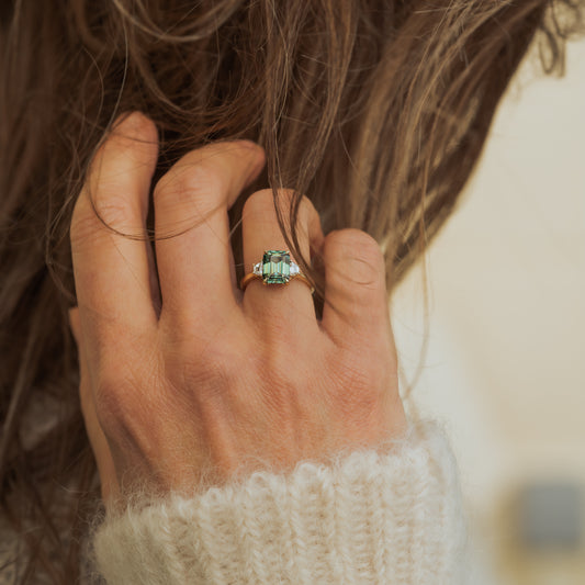 The Evelyn - Green | 2.5 Carat Emerald & Trapezoid Cut Lab Diamond Trilogy Ring