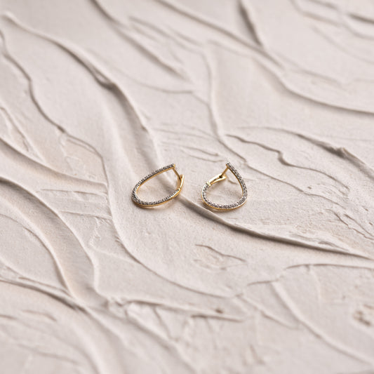 Elegant spiralled hoop earrings with pavé diamonds