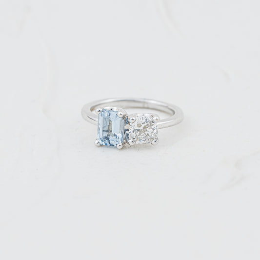 The Marilyn | 2.05ct Emerald & Cushion Cut Chatham® Spinel Lab Diamond Toi Et Moi Ring