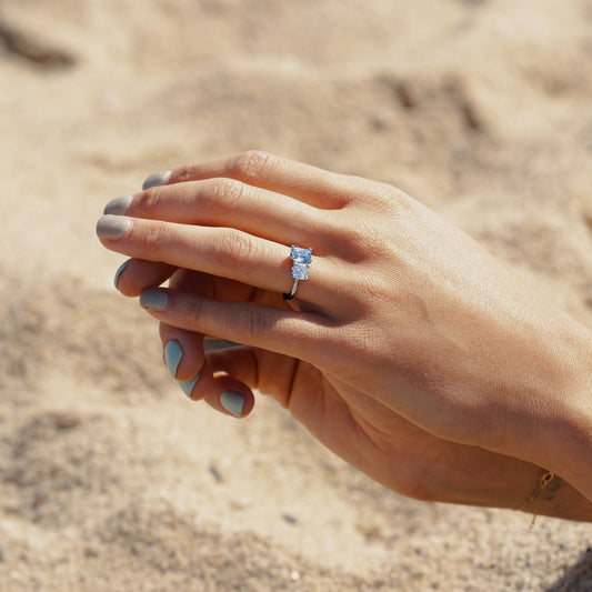 The Marilyn | 2.05ct Emerald & Cushion Cut Chatham® Spinel Lab Diamond Toi Et Moi Ring