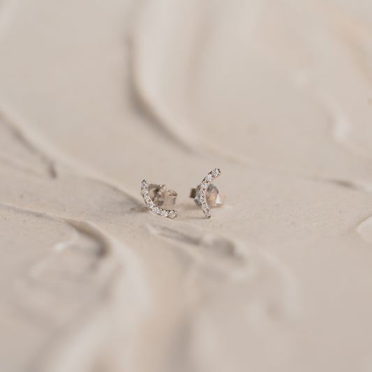 Elegant curved diamond earrings