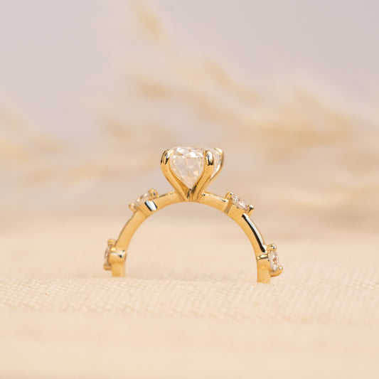 The Puro | Round Lab Diamond Station Accented Engagement Ring