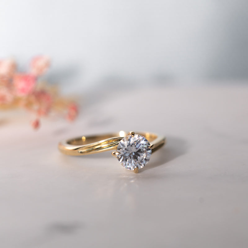 The Quinn | Round Lab Diamond Modern Solitaire Engagement Ring