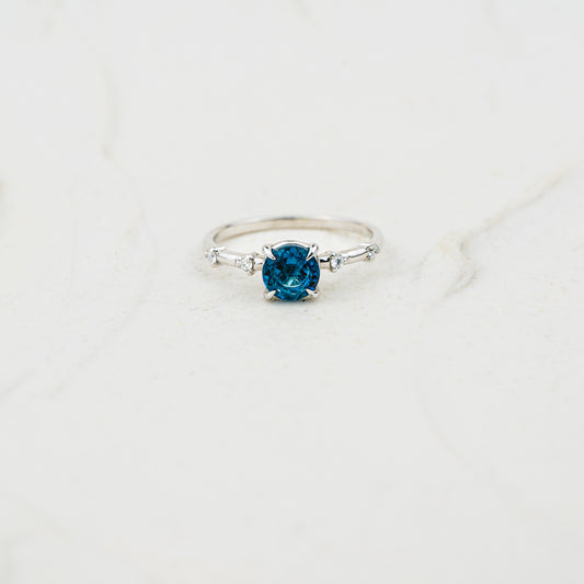 The Sowena | VS1 D-E Lab Diamonds. Ethical Gemstone. 100% Recycled 9k Gold Accented Ring