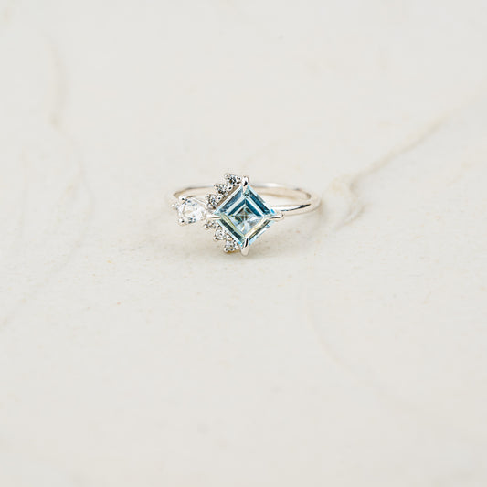 The Veryan | VS1 D-E Lab Diamonds. Ethical Gemstone. 100% Recycled 9k Gold Accented Ring