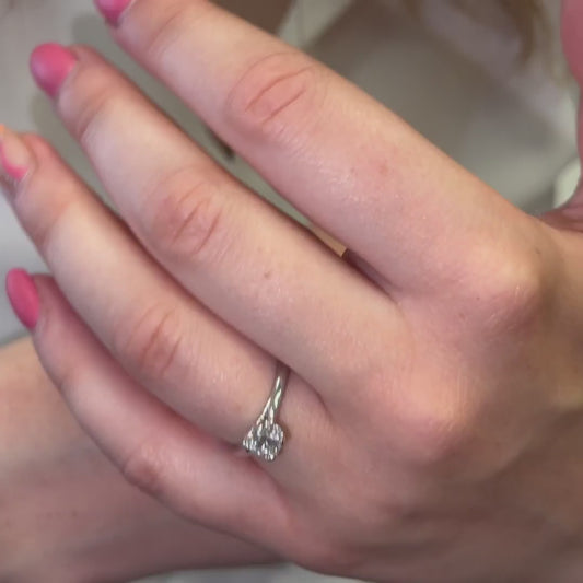 Video of a classic round brilliant lab diamond ring by ethica diamonds