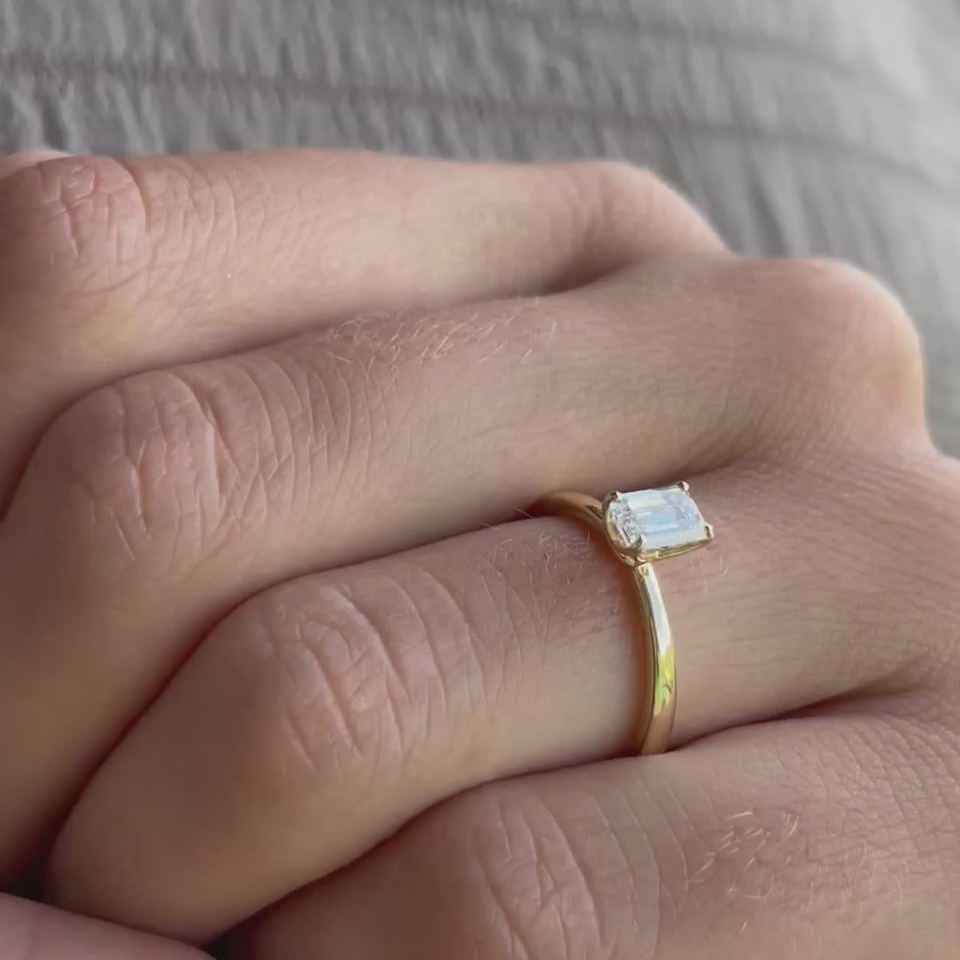 India Emerald Cut 0.76ct Diamond Feminine Solitaire Engagement Ring